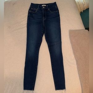 Good American Good Waist Skinny Jeans in a dark wash size 2 or 26!